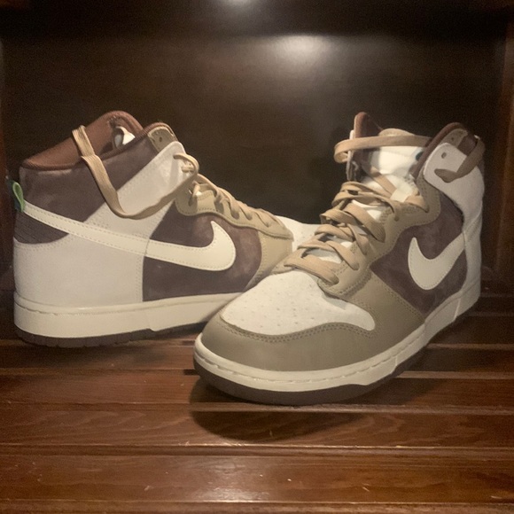 Nike Dunks. Colors: Green Brown Tan and White